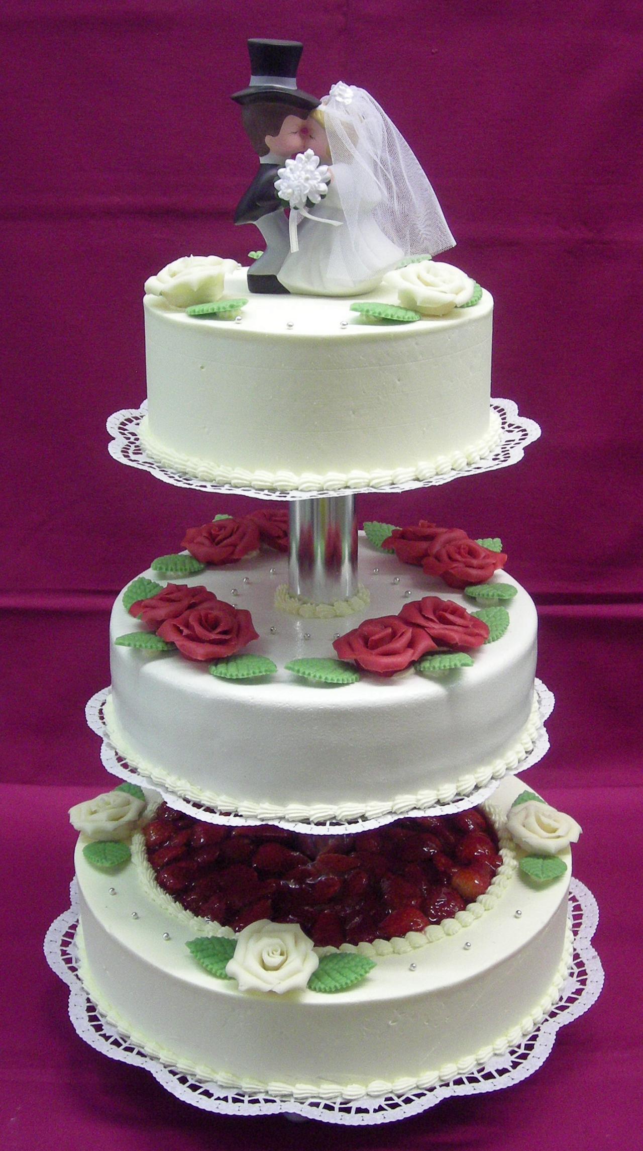 H.E.33 Etagentorte mit Erdbeeren