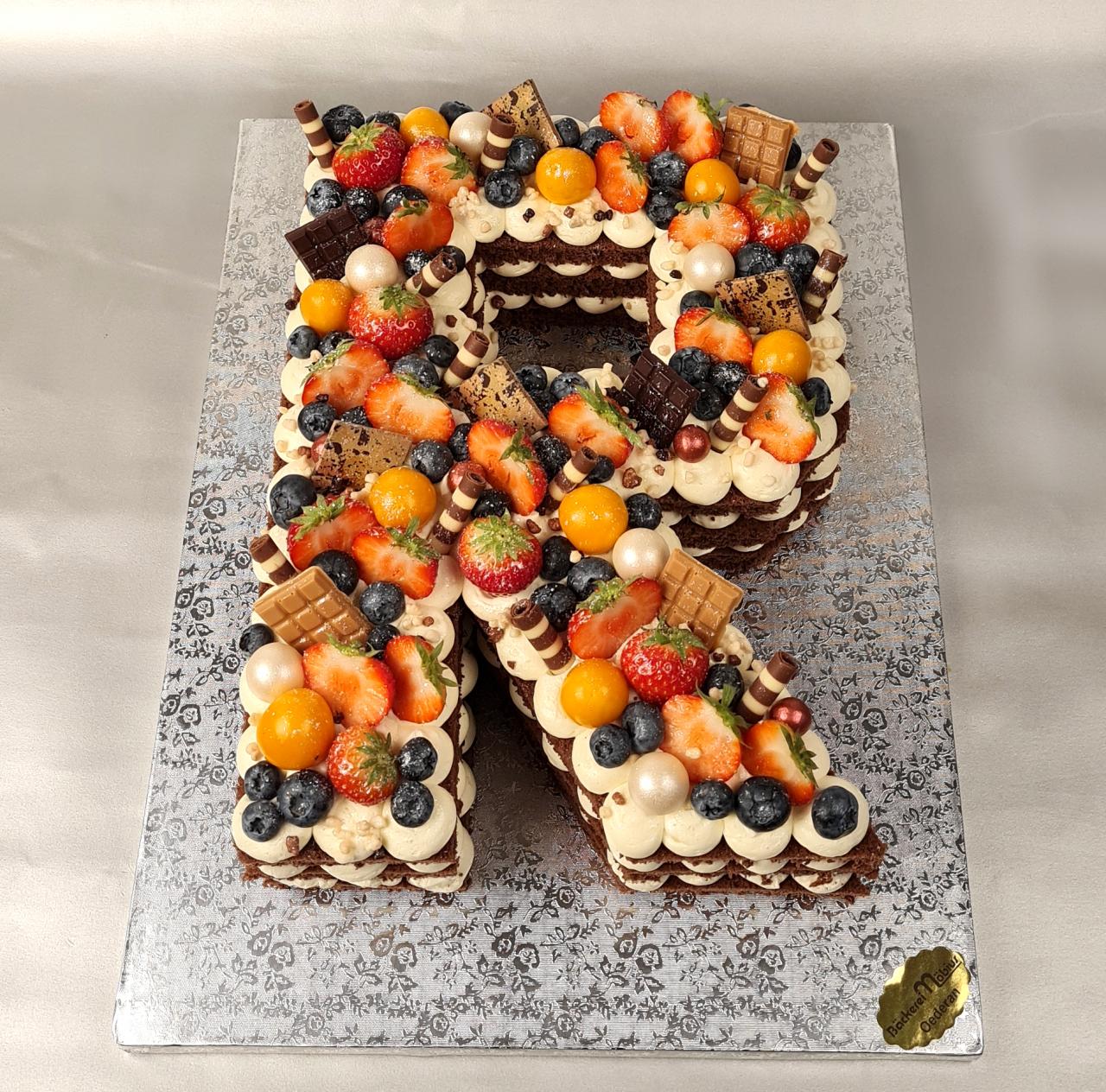 G.61 Letter Cake